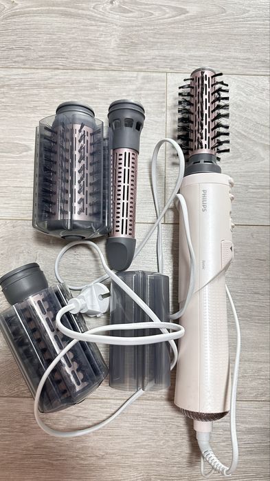 Продам  Фен-щетка Philips