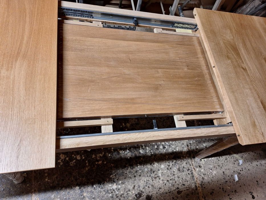 Stół dębowy prostokątny rozkładany - wkładka w stole