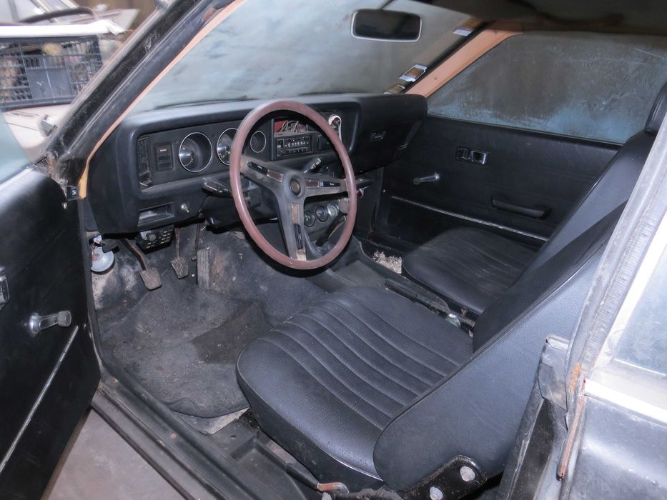 Toyota Kp35 coupé e outros veículos / material