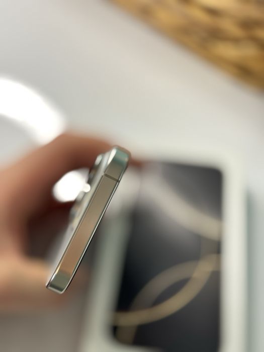 iPhone 16 pro 256 e sim