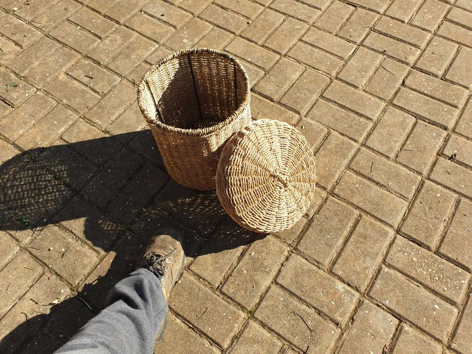 Cesto de vime e cordas