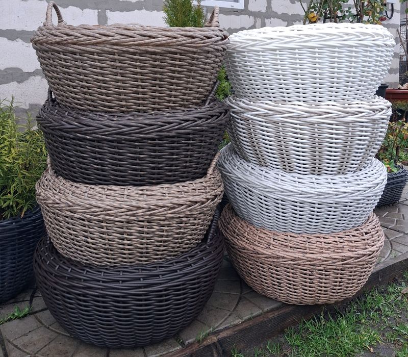 Кашпо ручної робити із штучного ротангу