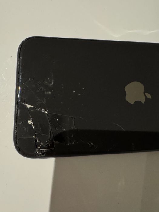 iPhone 11 - uszkodzony