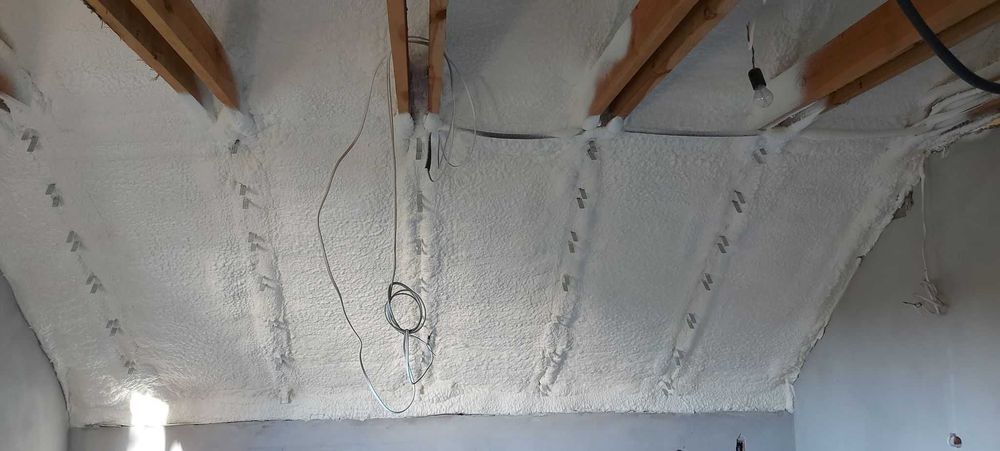 Ocieplenia Pianą PUR Piana PUR Izolacje Natryskowe