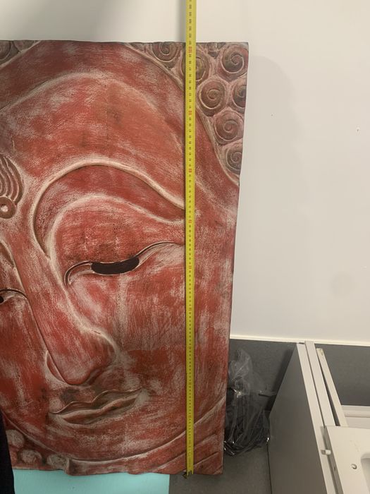 Arte de relevo em madeira maciça