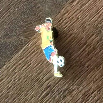 Przypinka Neymar, metalowa, gustowna