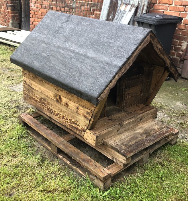 Buda ocieplana dla psa