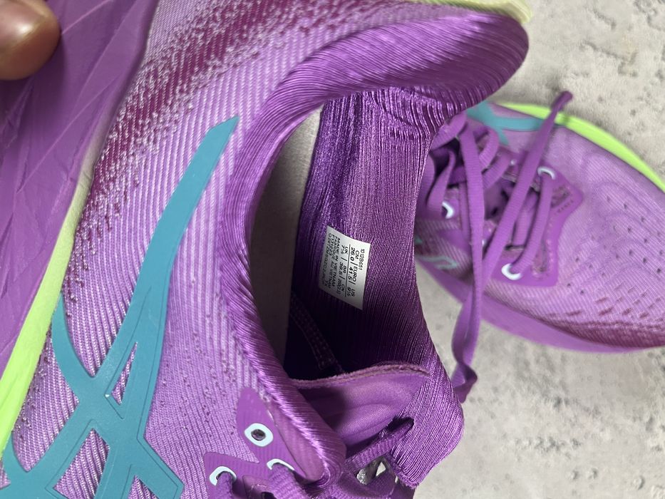 Кросівки ASICS Novablast 4 Litle Show