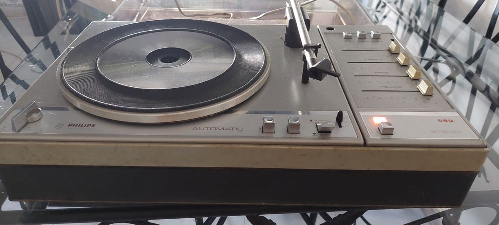 Gira discos Philips 660