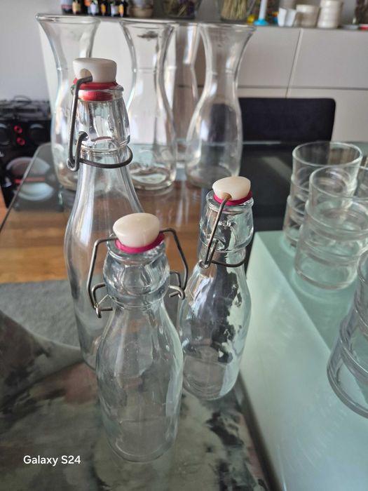 Garrafas para agua e jarro