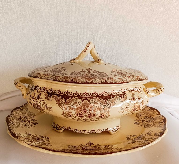 Terrina e Travessa em Faiança