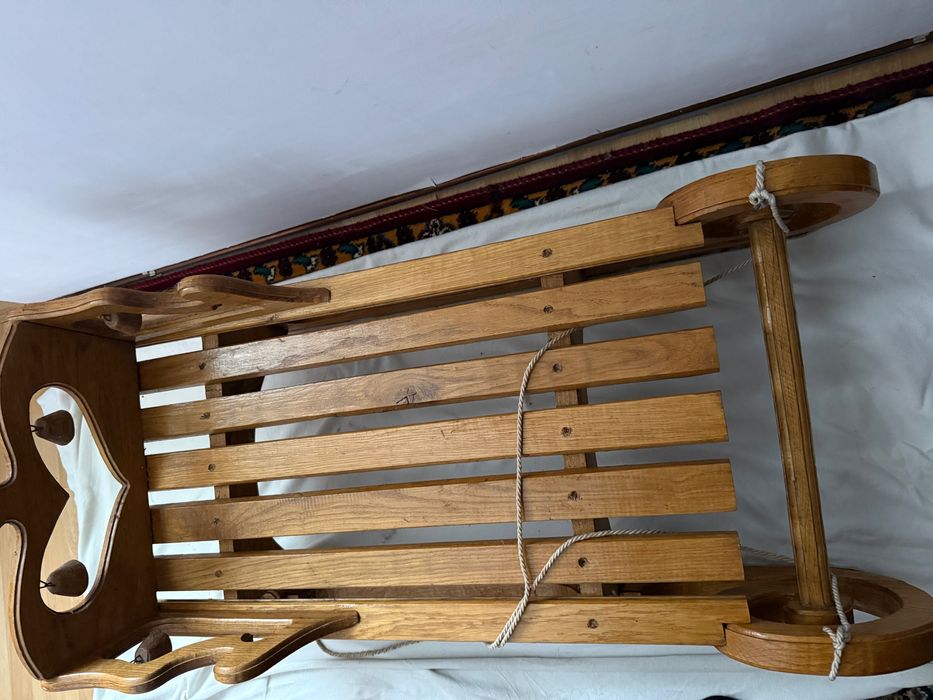 Оренда дерев'яних санок для фото