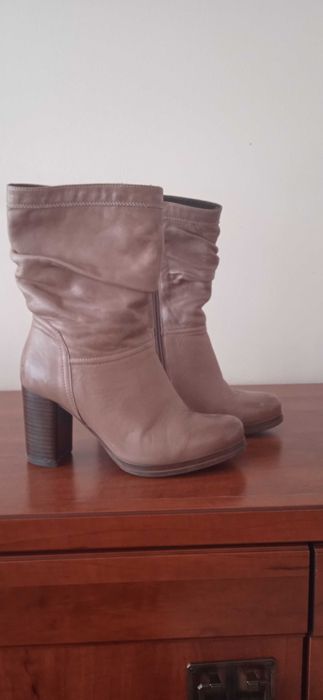 Skórzane botki LASOCKI na obcasie 7 sm.