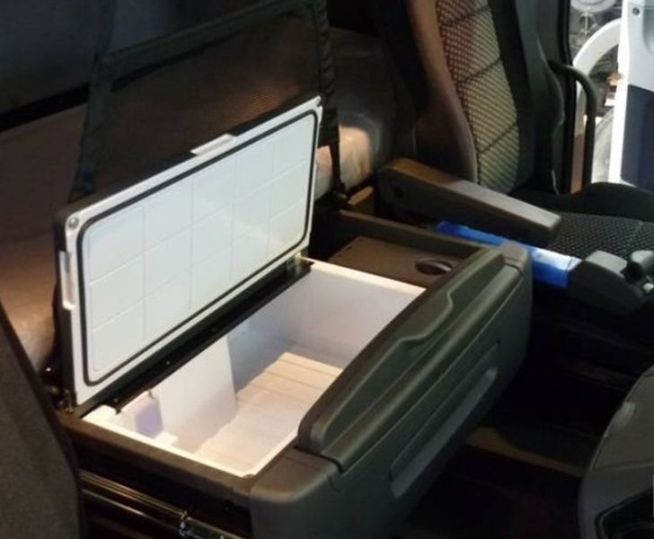 Lodówka Mercedes Actros Mp3 Mp2 samochodowa oryginalna NOWA