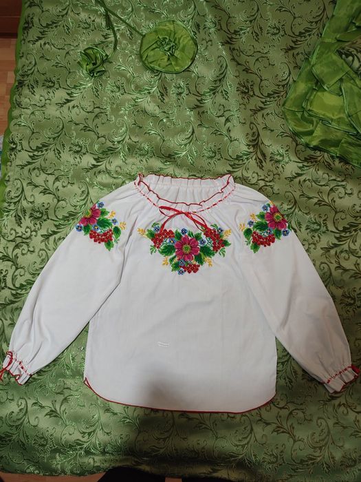 Вишиванка для дівчинки.