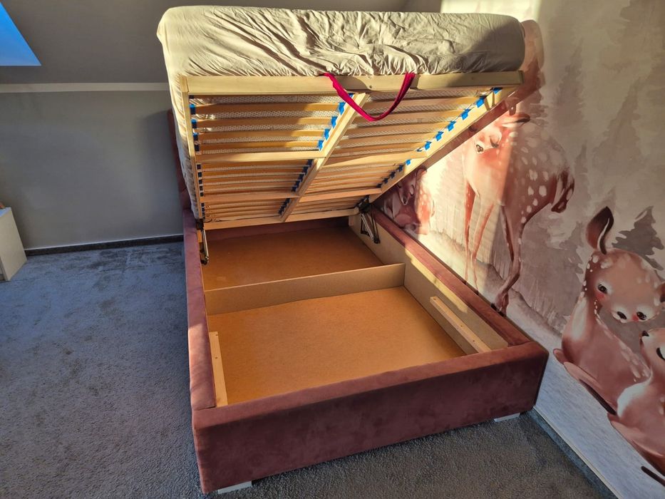 Łóżko tapicerowane