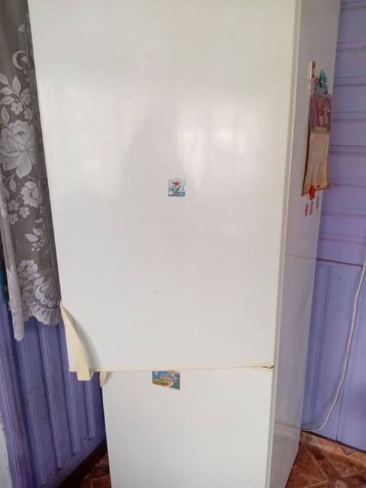 Великий холодильник фірма Beko