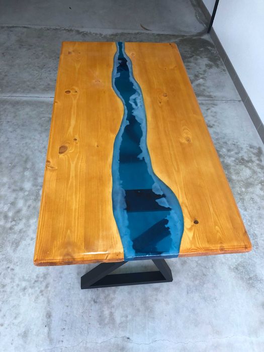 Mesa de Madeira Maciça e Resina Epóxi – Feita à Medida