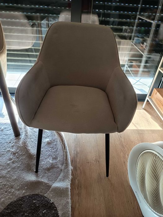 Cadeiras de sala de jantar quase novas