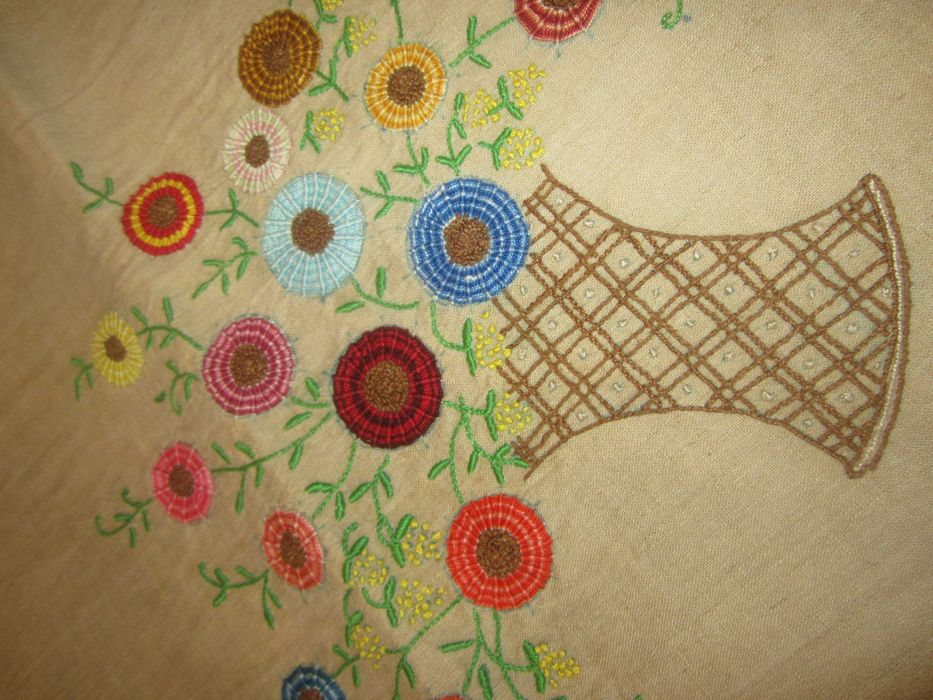 Bela  Toalha Linho do Tear Bordada Manualmente