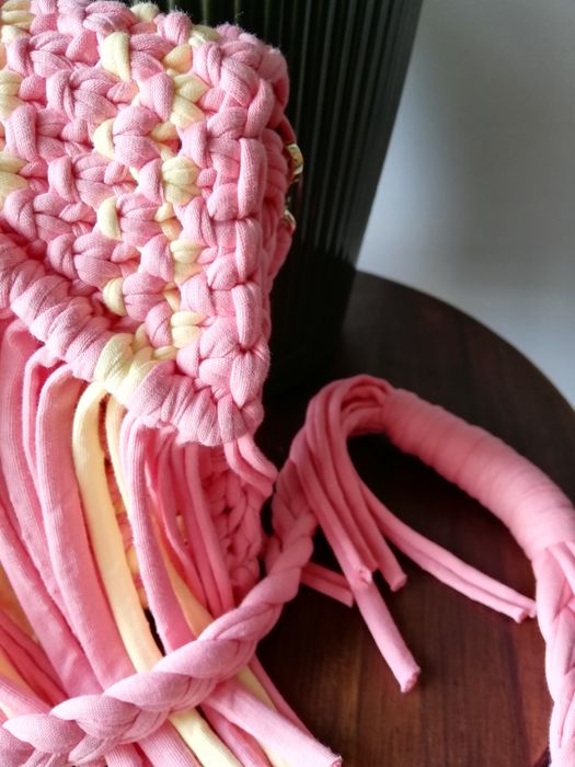 Pequena bolsa em macramé