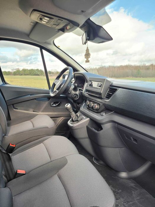 Wynajem busa 9-osobowy