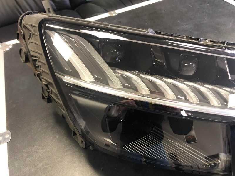 Фара права ліва Matrix Audi Q8 4M