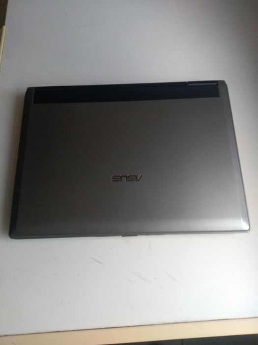 Laptop Asus w wyjątkowym stanie