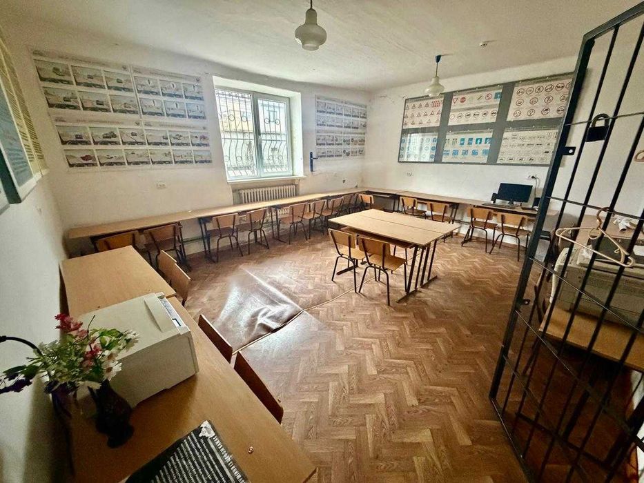 Здається приміщення під бізнес. Можна ціле, можна частинами.