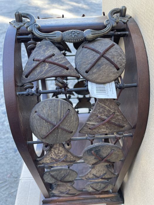 Оригинальная , стильнаяподставка под вино  и другие напитки