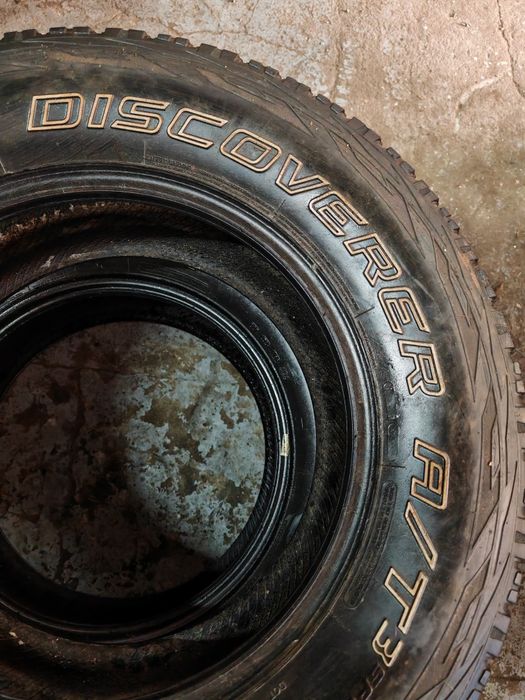 Pneus 265/65r17 Cooper Discover A/T3 com 75% piso
