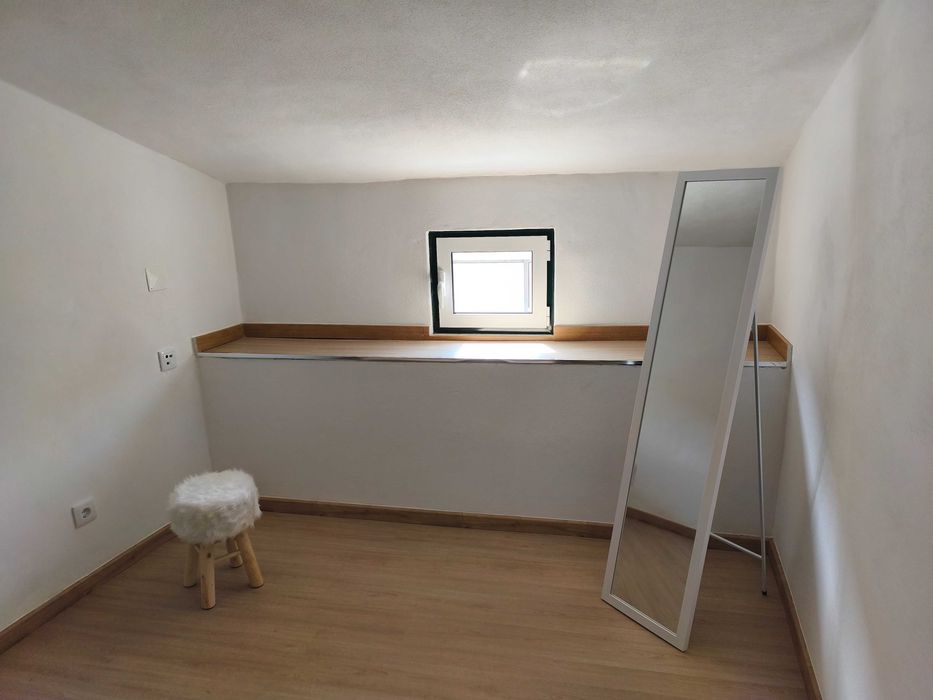 Aluga-se pequena moradia T2 mobilada – Canas de Santa Maria