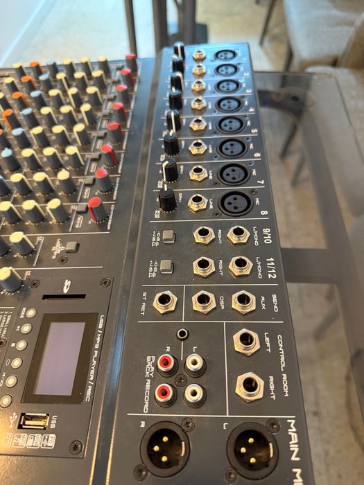 Mixing table in good condition64286314754306121