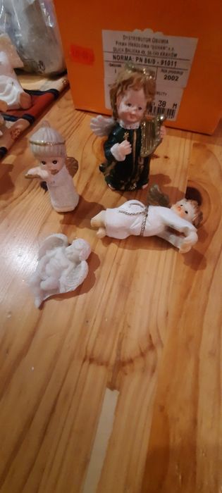 Figurki aniołków