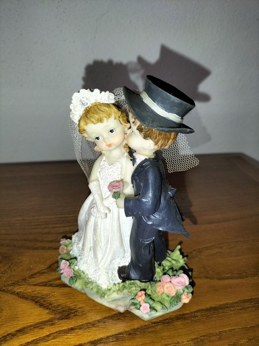 Casal de noivos em porcelana para bolo