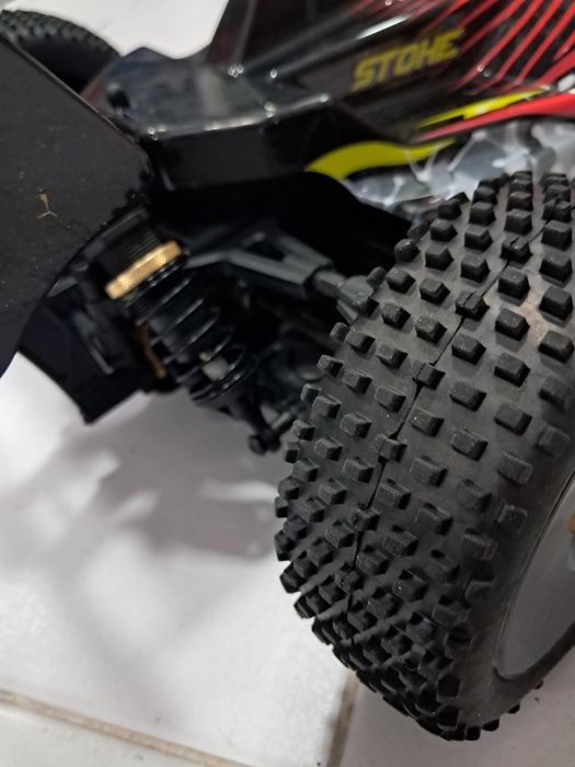 Carro rc usado com garantia+duas baterias