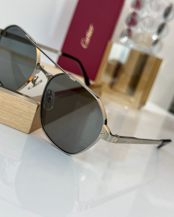 Сонцезахисні окуляри Santos de Cartier з фотохромними лінзами,