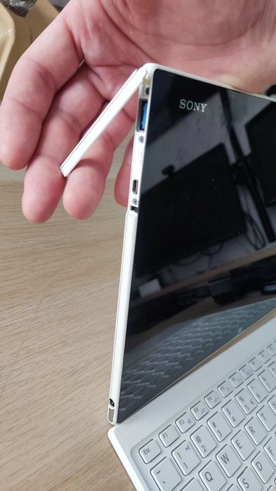 Sony Vaio  10 cali. Laptop. 3G micro sd usb
