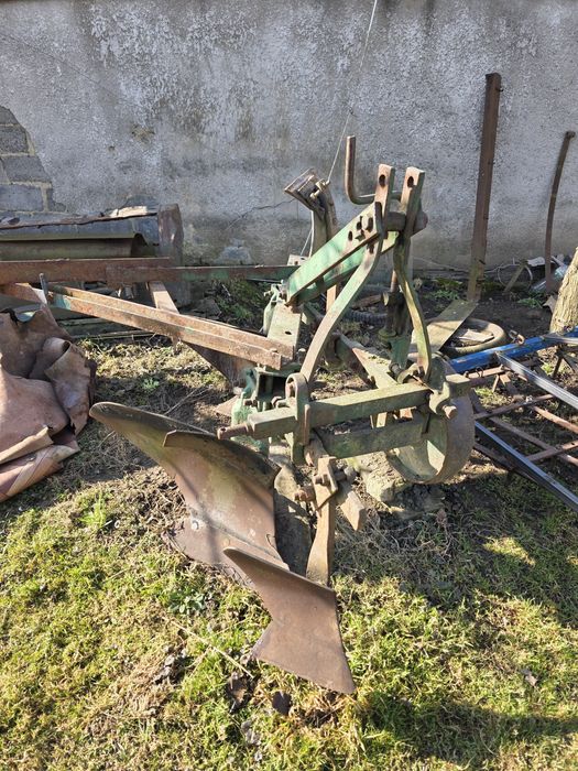 Навісне плуг та культиватор