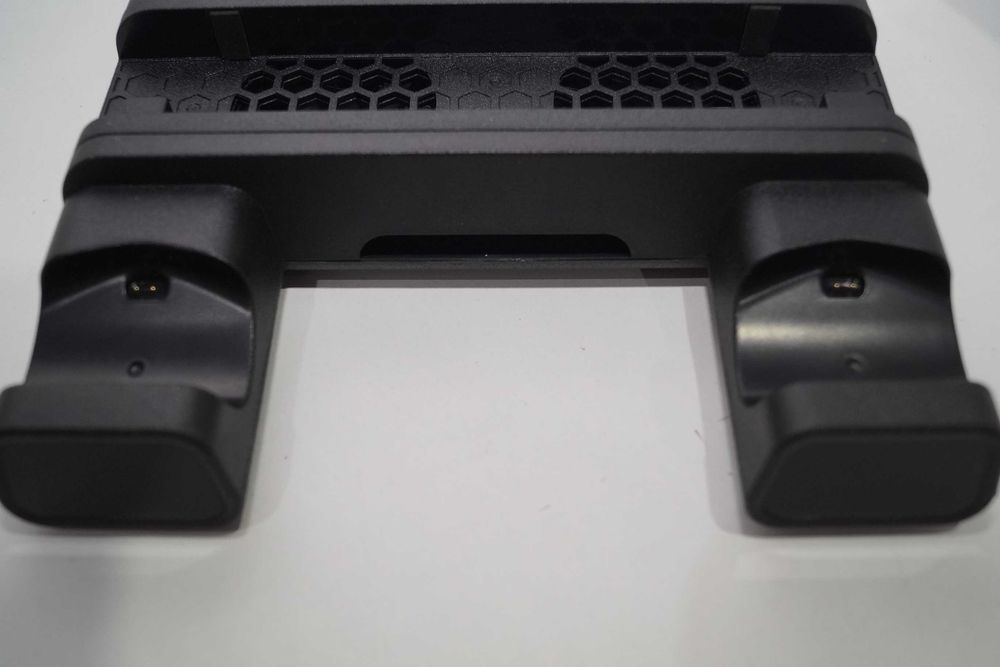 375 DOBE p-4 series podstawka chłodząca stacja ładująca do playstation