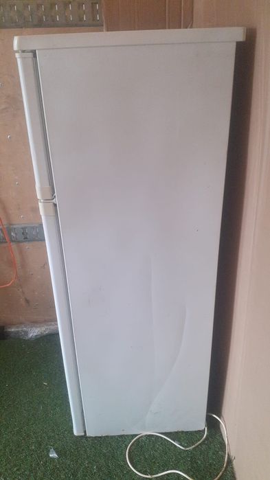 Frigorífico a trabalhar bem