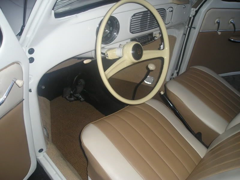 Aluguer de carro classico Carocha e Boca de sapo