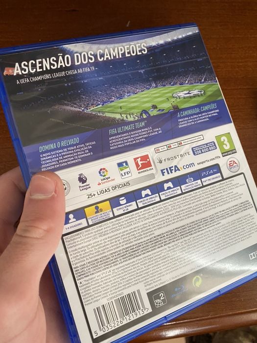 FIFA 19 - PS4 - usado