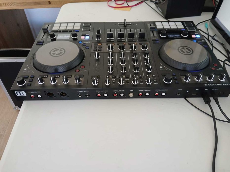 TRAKTOR S4 MK3 + Flight Case  (OFERTA)