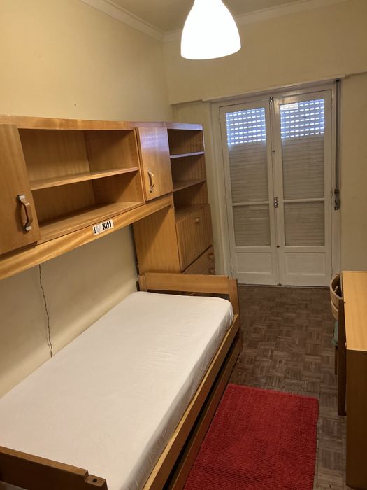Arenda-se quarto cama solteiro