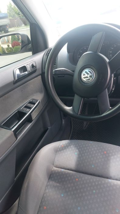 Volkswagen Polo АВТОМАТ ГАЗ 4...
