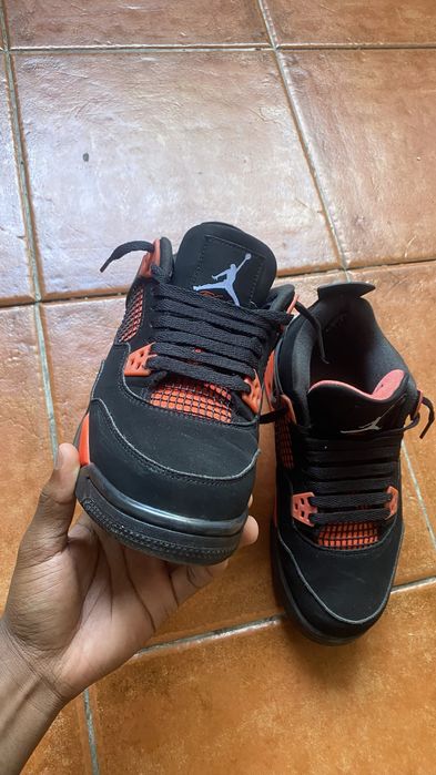 Jordan 4 preto e vermelho nº 38.5