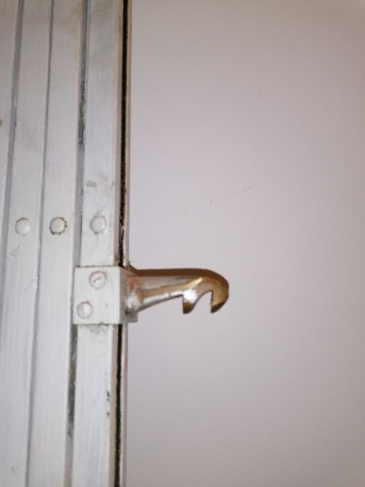 Porta de lagarta de elevador  - 4 disponíveis