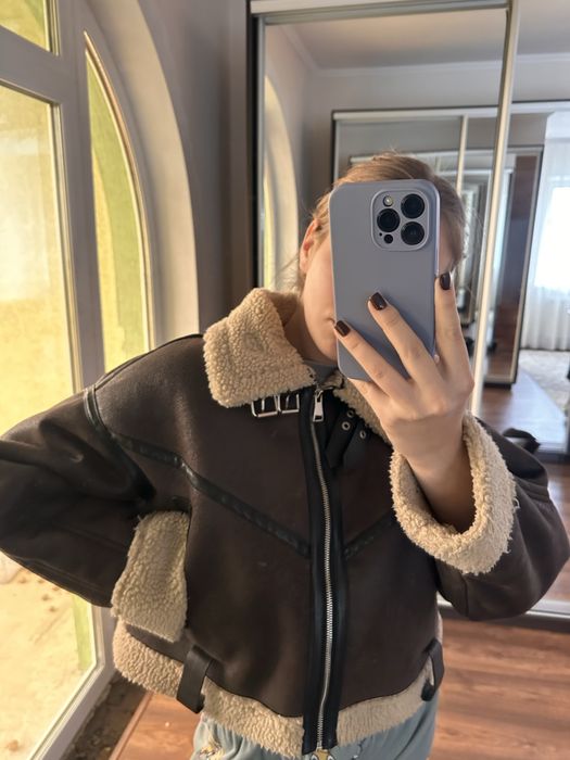 Дублянка Zara в розмірі Хл. Вкорочена, в красивому кольорі.