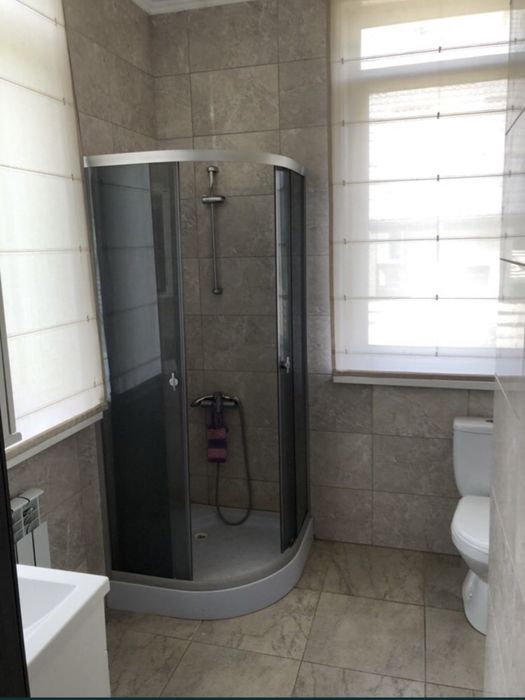 Аренда котеджу з виходом у ліс .